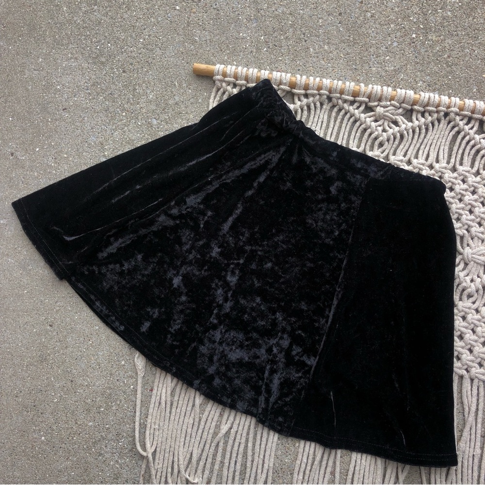 Iris Black Velour Skirt Size Small